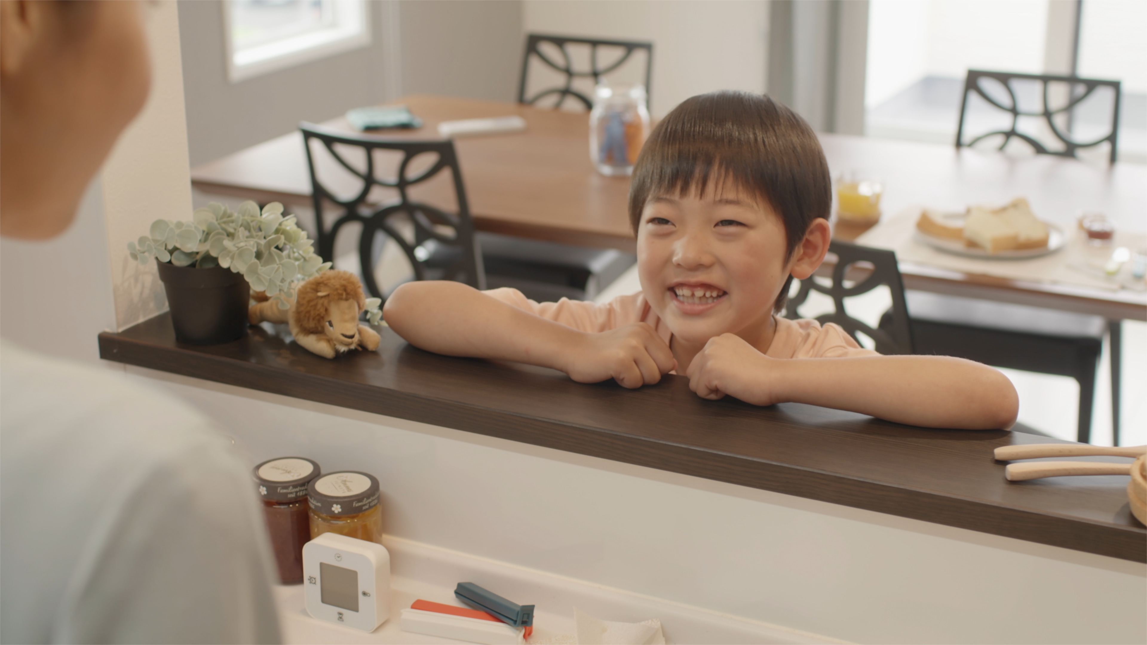 千葉県から全国へ出店拡大中の高級食パン専門店「あせる王様」のTVCM。