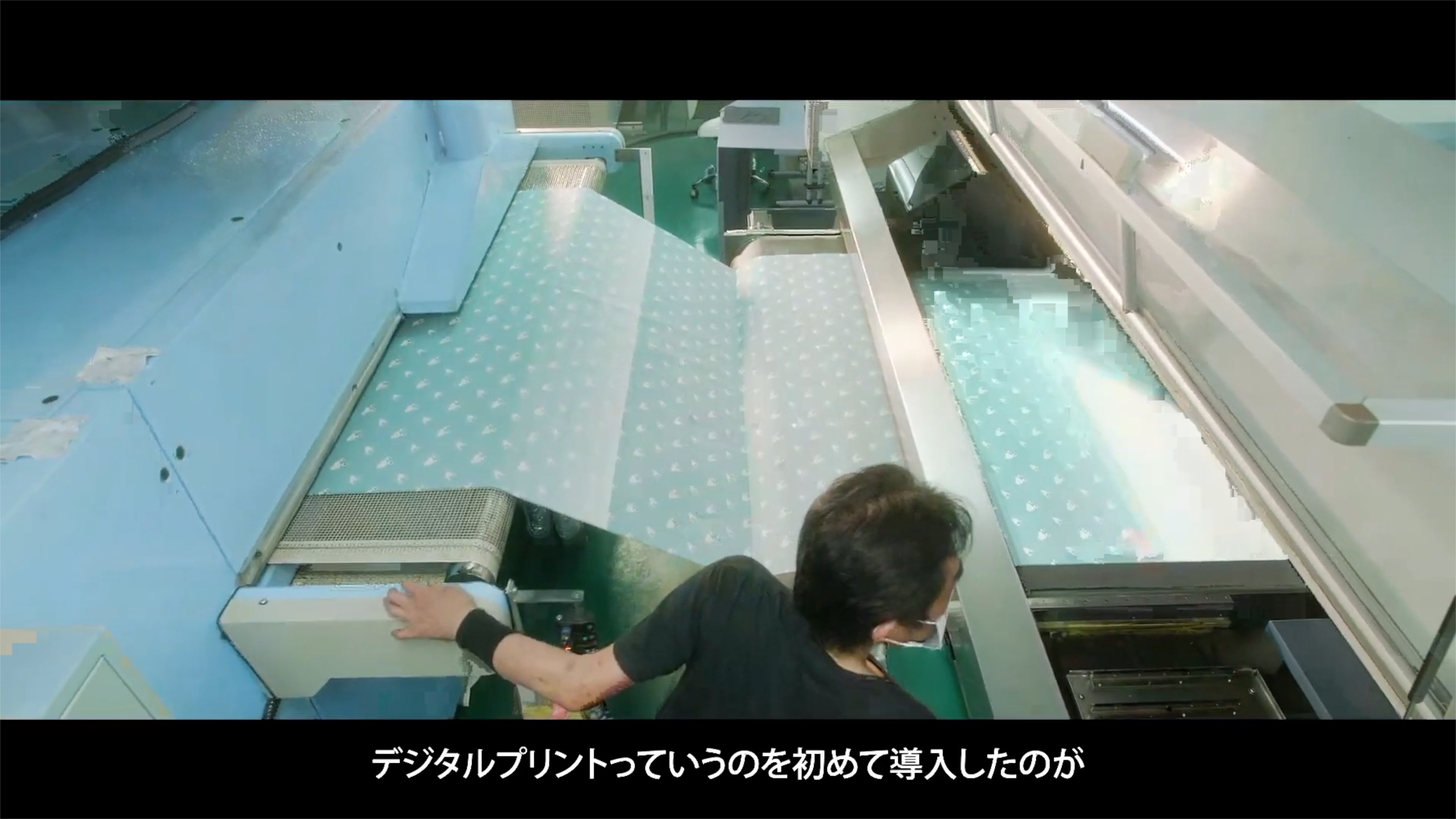 好きなポケモン柄を自由に組み合わせて自分だけのシャツを注文できる『ポケモンシャツ』から、シャツが皆さまの元へ届くまでの工程に密着したドキュメンタリー映像を公開！「生地プリント」編では、ポケモン柄の生地プリントを手掛けている、工場の人たちに直接インタビューし、技術や細部へのこだわりなどをお届けします！