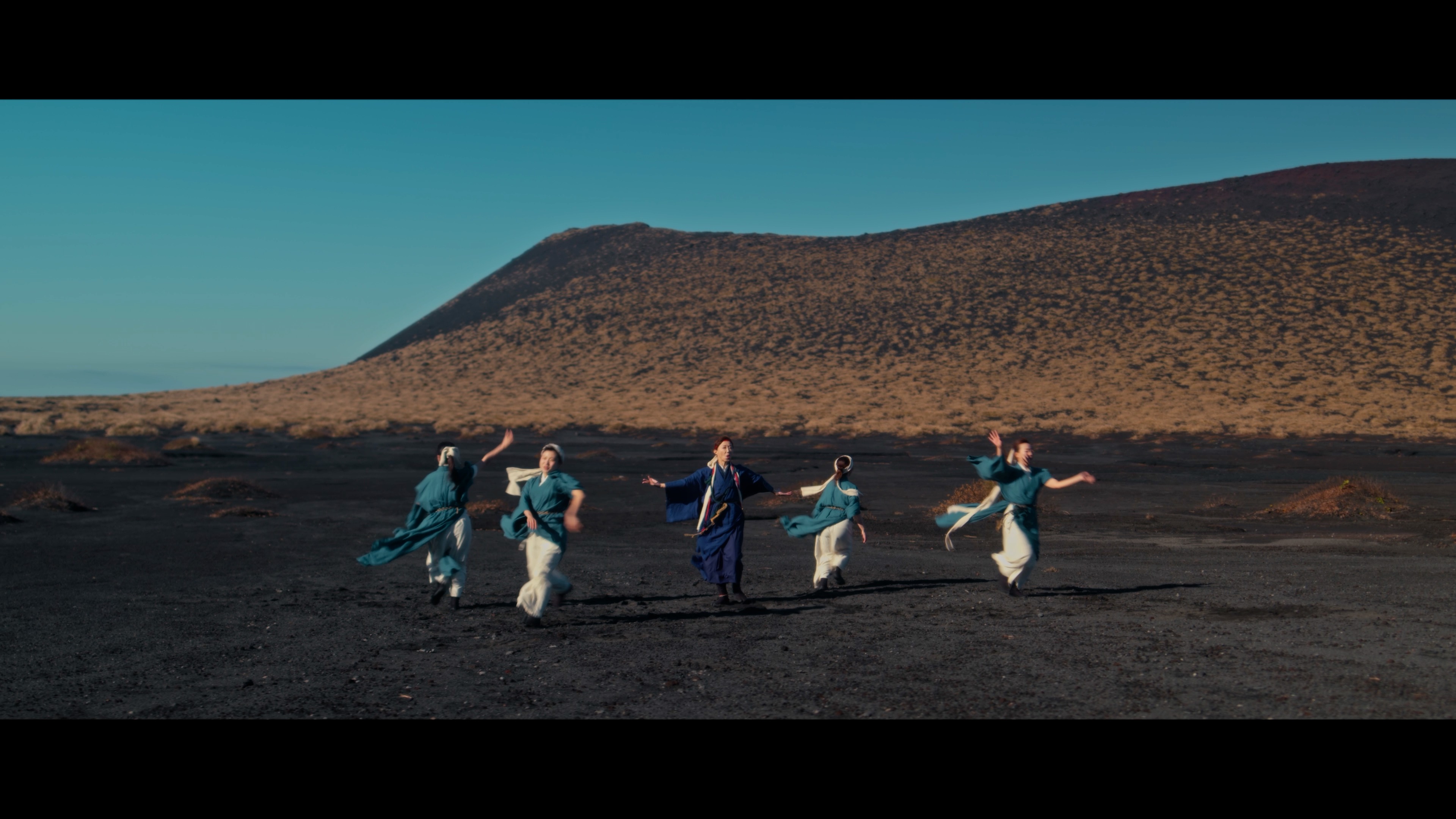 シンガーソングライター・千種承子のMV。大島のカルデラ地帯にて撮影し、自然の尊さと壮大さをテーマに表現した作品。