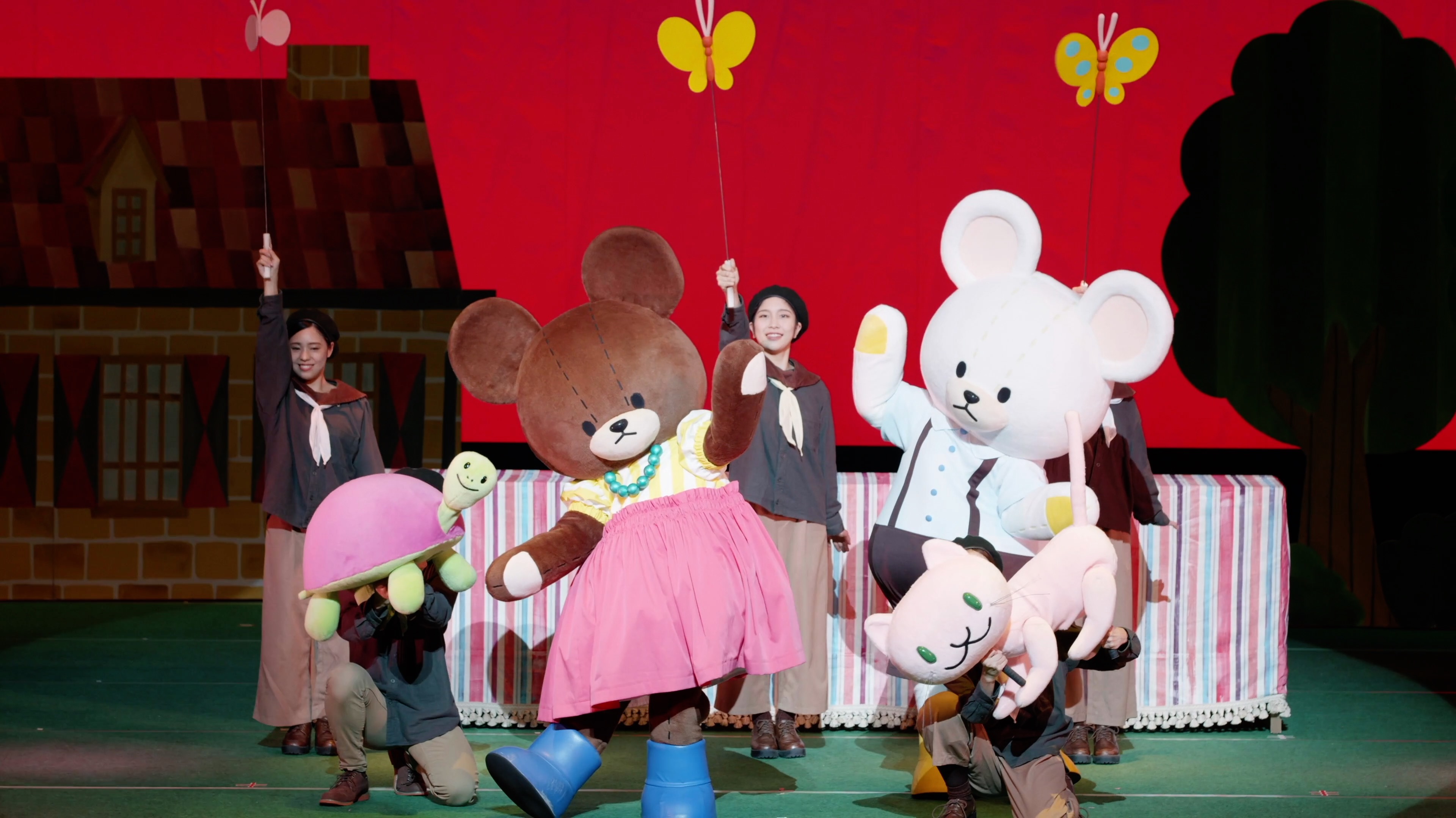 絵本原作の『くまのがっこう』が舞台化。全国にて公演を行脚するツアーのうち、大手2公演の撮影・収録監督を努めさせていただきました。2023年1月までイープラスにて配信。