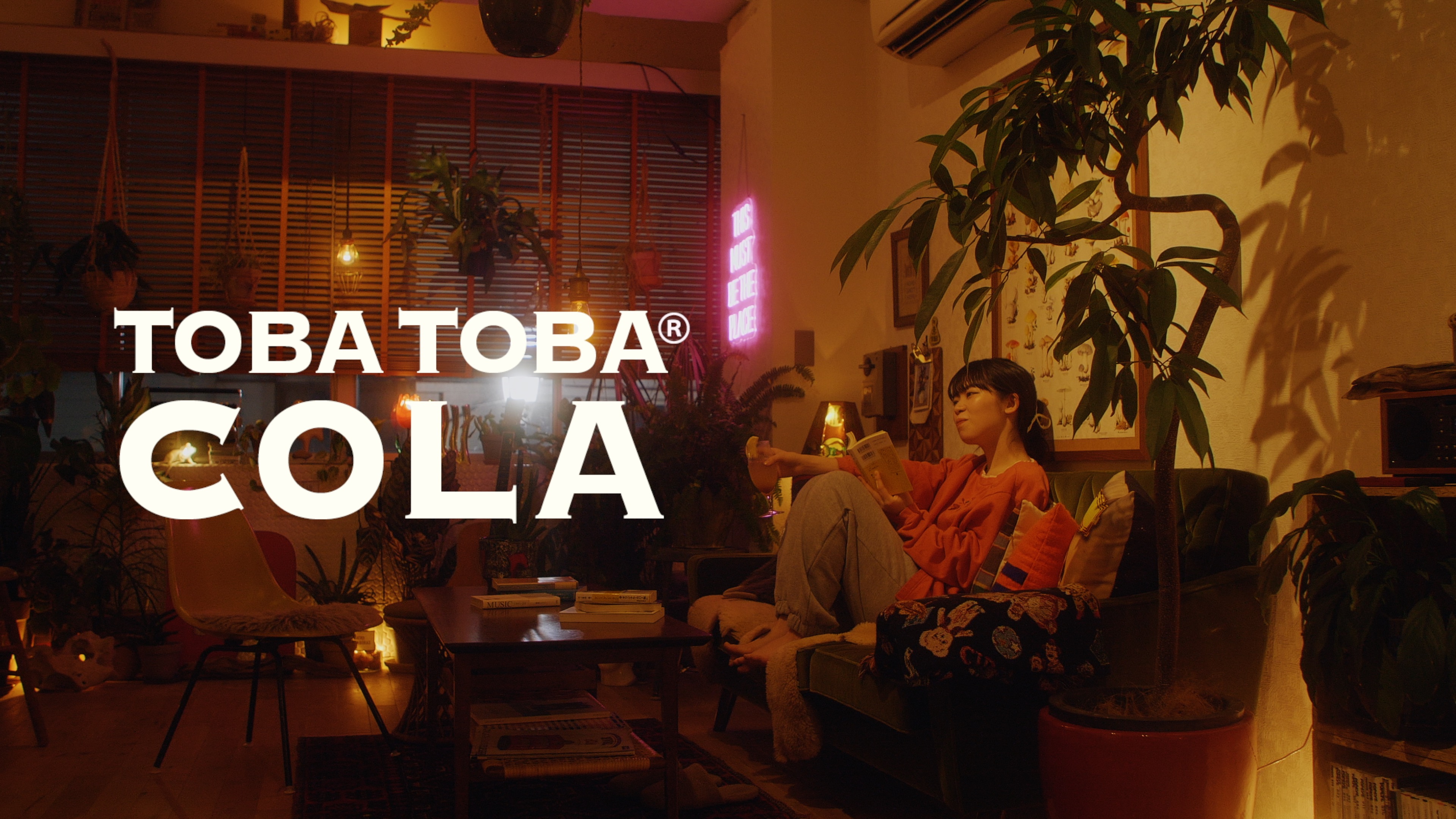奄美大島のみかんを使ったクラフトコーラ・TOBATOBACOLA（トバトバコーラ）のwebCM。<br>ひとつひとつ手作業で製造した無添加・無着色のコーラシロップであり、「トバトバ」は奄美の方言で「うきうき」を意味している。<br>仕事に疲れたOLも、その味わいと時間にウキウキするような、そんな高級感漂うブランディングムービーに仕上げました。<br>本作品は台湾向けに制作された台湾語字幕バージョンも公開されています。<br><br>⊿⊿⊿⊿⊿⊿⊿⊿⊿⊿<br><br>Director：Nesshy<br>KeyCast：Reika Matsubara<br><br>TOBATOBACOLA - 公式HP<br>https://tobatoba.jp/